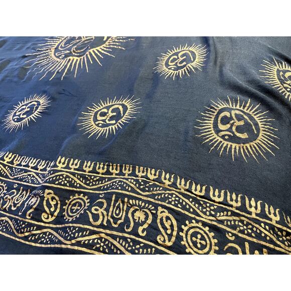 Black "OM" Symbol Meditation Tapestry/Sarong W/ Gold Screen Printed Detail Yoga - Picture 5 of 10